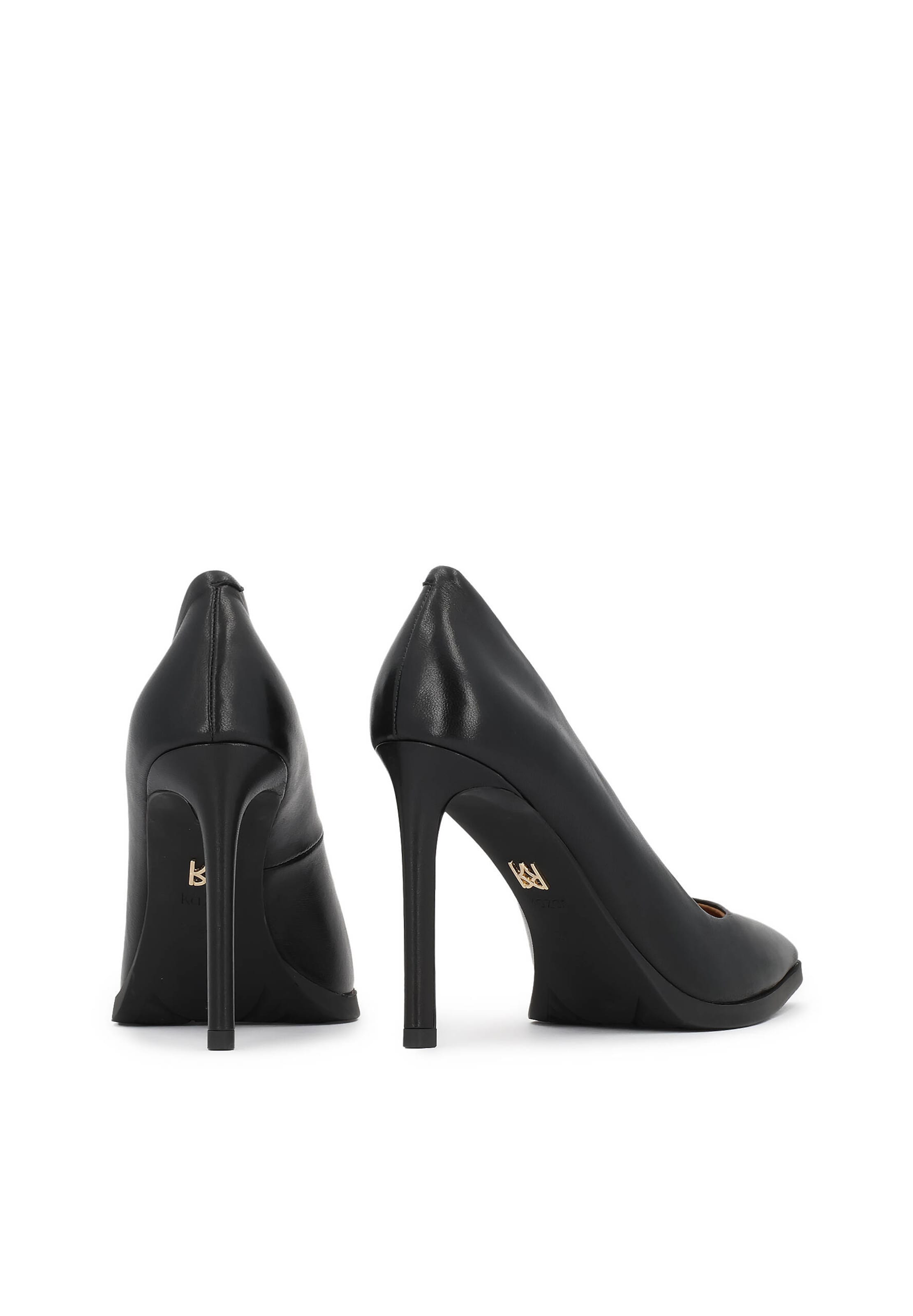 Kazar Pumps in Black
