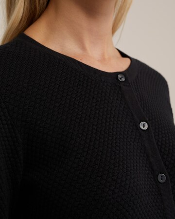 Geacă tricotată de la WE Fashion pe negru