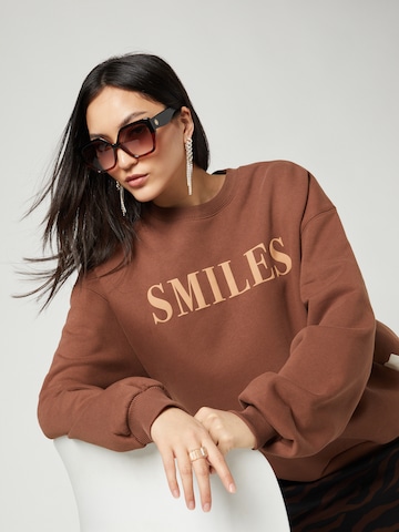 Sweat-shirt Smiles en marron