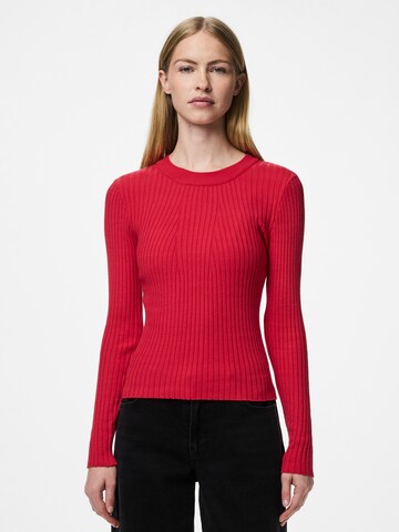 Pull-over 'PCCrista' PIECES en rouge : devant