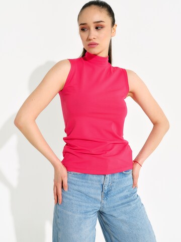 Evoni Top in Red: front