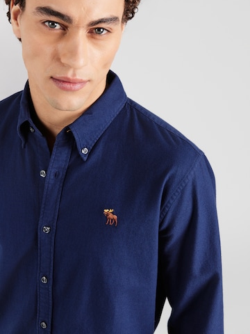 Regular fit Cămașă de la Abercrombie & Fitch pe albastru