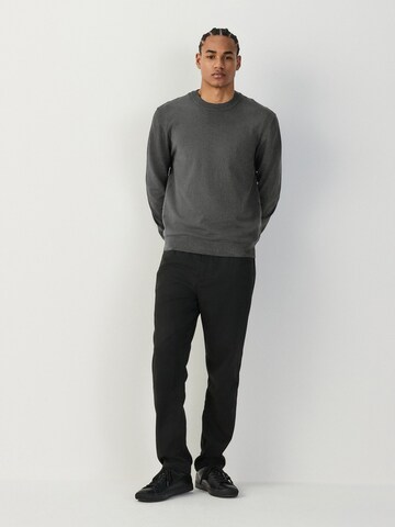 Next Pullover in Grau
