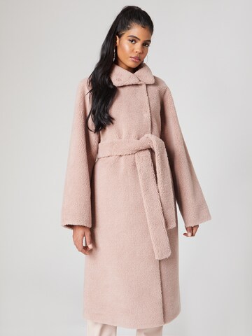 Manteau d’hiver 'Joelle' Katy Perry exclusive for ABOUT YOU en rose : devant