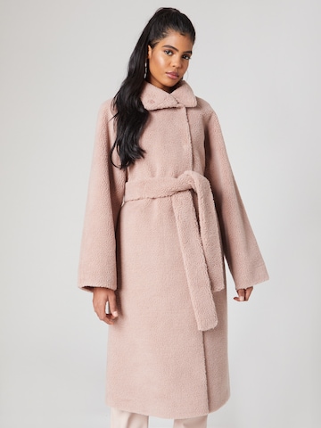 Katy Perry exclusive for ABOUT YOU Ανοιξιάτικο και φθινοπωρινό παλτό 'Joelle' σε ροζ: μπροστά