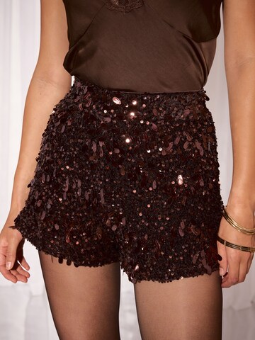 Lipsy Regular Shorts in Braun
