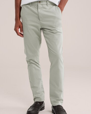 WE Fashion - regular Pantalón chino en verde: frente