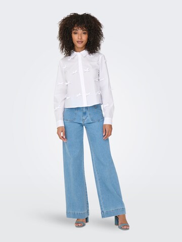 ONLY - Blusa 'Bowy' en blanco