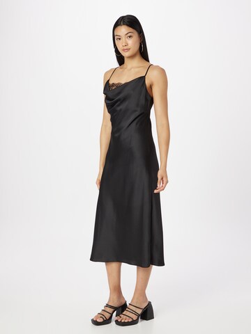 River Island Φόρεμα σε μαύρο: μπροστά