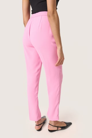 SOAKED IN LUXURY Regular Broek 'Shirley' in Roze