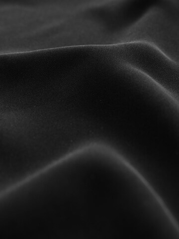 Robe Next en noir