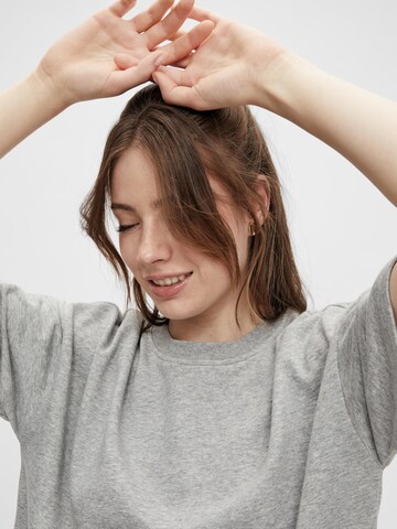 Sweat-shirt 'Chilli' PIECES en gris