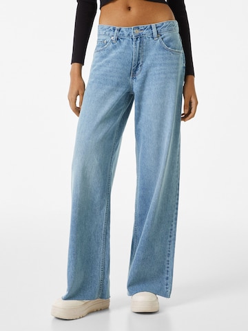 Bershka Wide leg Jeans in Blue: front