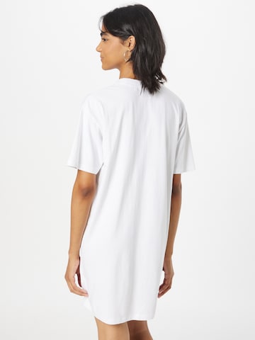 Robe 'Essential' Superdry en blanc