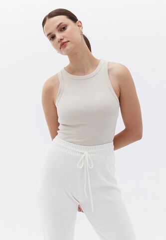 OXXO Top in Beige: voorkant