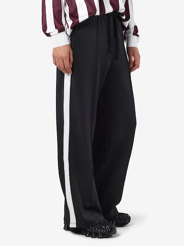 Noisy may Loosefit Hose 'NMRIBBON' in Schwarz: Vorderseite
