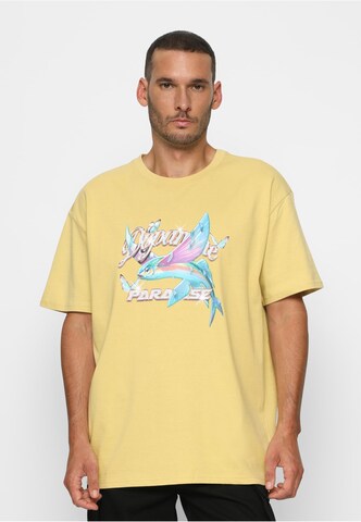 MT Upscale Shirt 'Dopamine Paradise' in Geel: voorkant