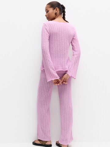 Geacă tricotată de la Pull&Bear pe roz