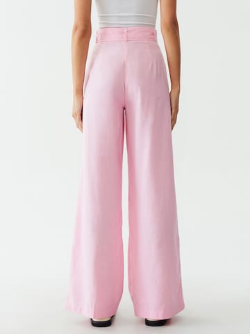 Calli Loosefit Plissert bukse i rosa: bakside