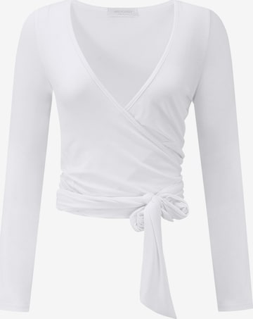 SASSYCLASSY Shirt in White: front