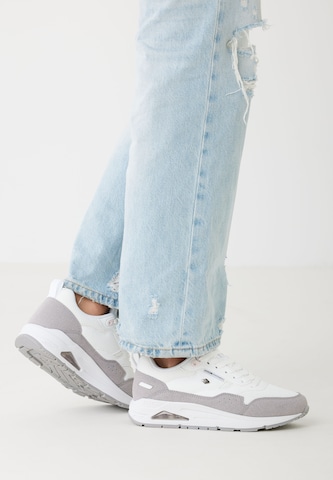 Sneaker bassa 'LENNOX ' di BRITISH KNIGHTS in bianco: frontale