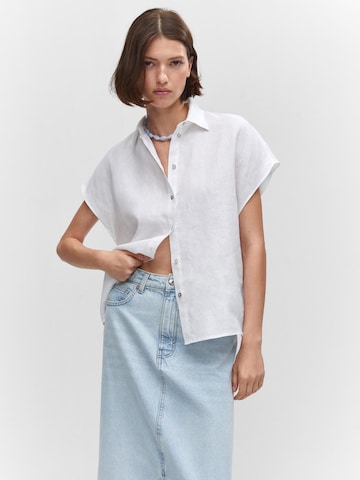 MANGO Blouse in White: front