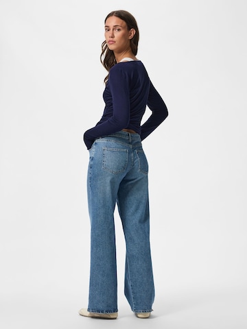 T-shirt 'ROYA ' PIECES en bleu