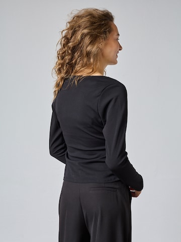 SISTERS POINT Blouse 'KEVELA' in Zwart