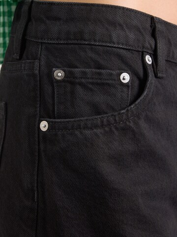 & Other Stories Loosefit Shorts in Schwarz