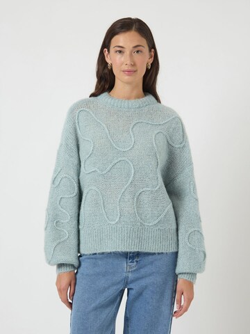 Pullover di YAS in blu: frontale
