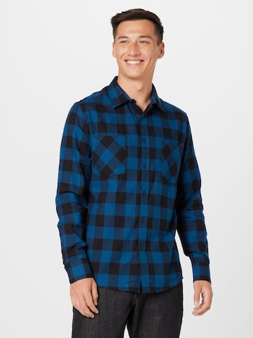 Coupe regular Chemise Urban Classics en bleu : devant