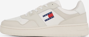 Baskets basses 'Essential Retro' Tommy Jeans en beige : devant