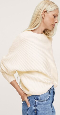 MANGO Pullover i beige