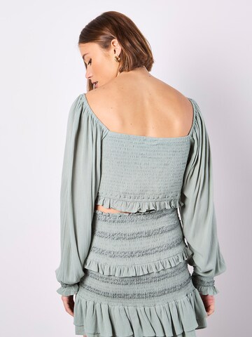 Haut Apricot en vert