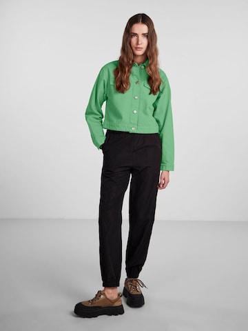 PIECES Prehodna jakna 'Tessie' | zelena barva