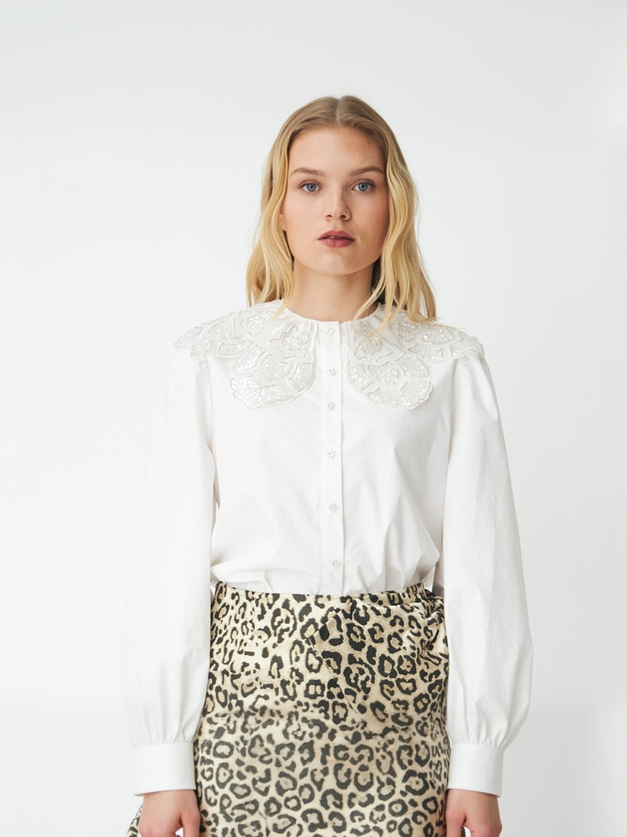 Crās Shirt ' Desandracras ' in White: front