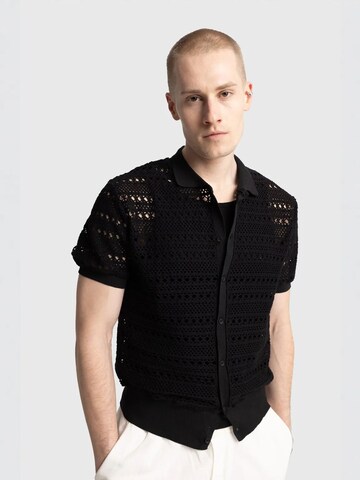 Giesto Regular fit Button Up Shirt in Black: front