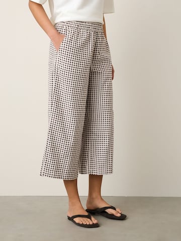 Next Wide leg Trousers in Brown: front