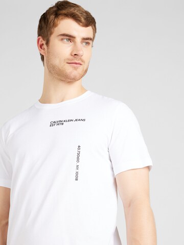 T-Shirt Calvin Klein Jeans en blanc