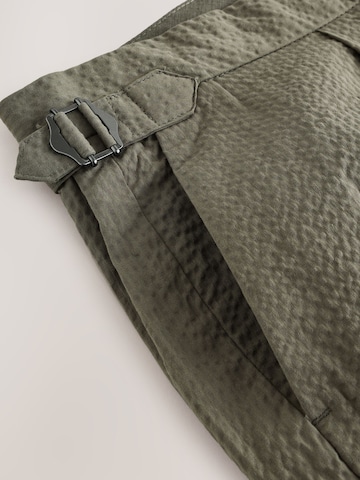 regular Pantaloni con pieghe di Next in verde