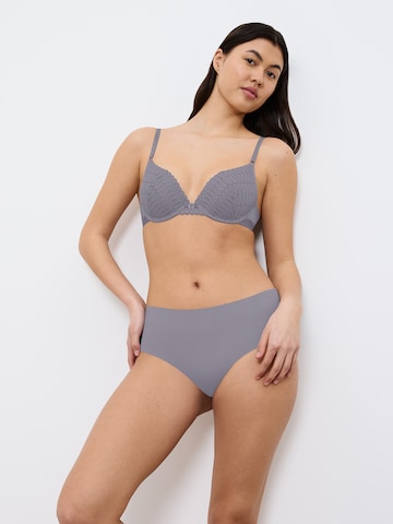 TRIUMPH Maxislip 'Red Label Pretty Micro' in Grau