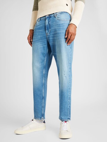 Tommy Jeans Regular Jeans 'ISAAC RELAXED TAPERED' in Blau: Vorderseite