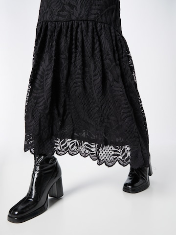 Oasis Skirt in Black