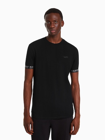 T-Shirt Bershka en noir : devant