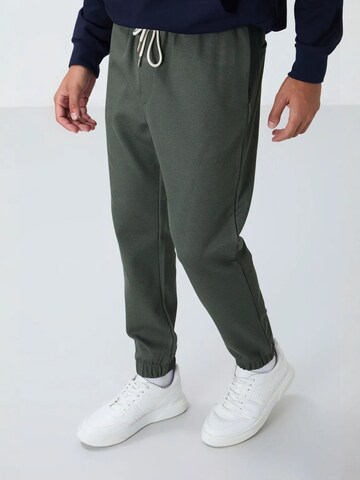 Tapered Pantaloni di Tommy Life in verde