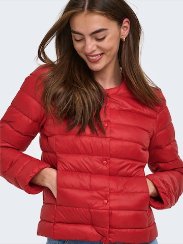 Veste mi-saison 'ONLRUBY' ONLY en rouge