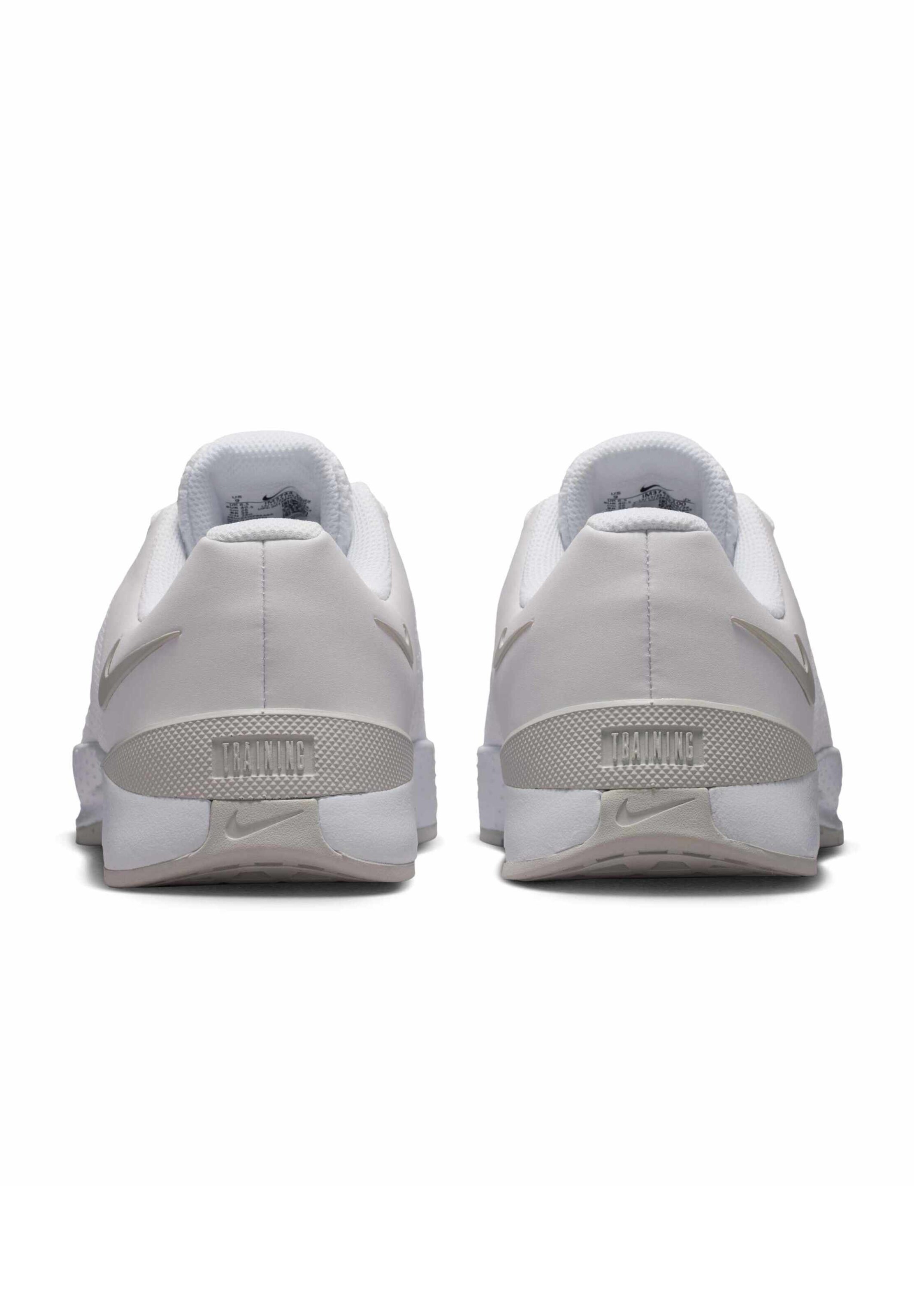 Chaussure de sport 'MC Trainer 4' NIKE en blanc