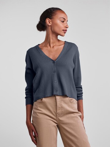 Cardigan 'Crista' PIECES en bleu : devant