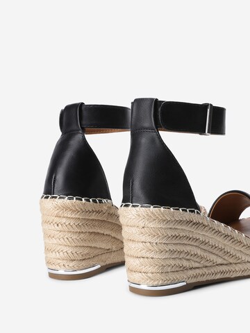 Dream Pairs Sandals in Black