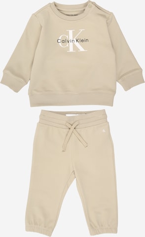 Trening de la Calvin Klein Jeans pe gri: față